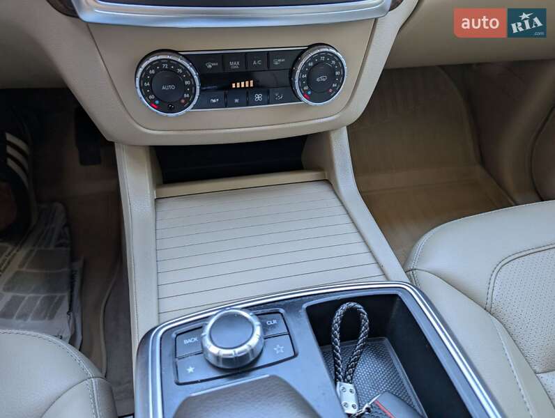 Внедорожник / Кроссовер Mercedes-Benz M-Class 2013 в Тернополе