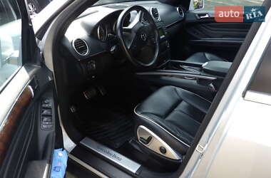 Внедорожник / Кроссовер Mercedes-Benz M-Class 2011 в 