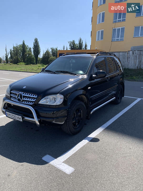 Внедорожник / Кроссовер Mercedes-Benz M-Class 2000 в 