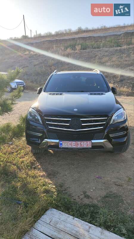 Внедорожник / Кроссовер Mercedes-Benz M-Class 2015 в 