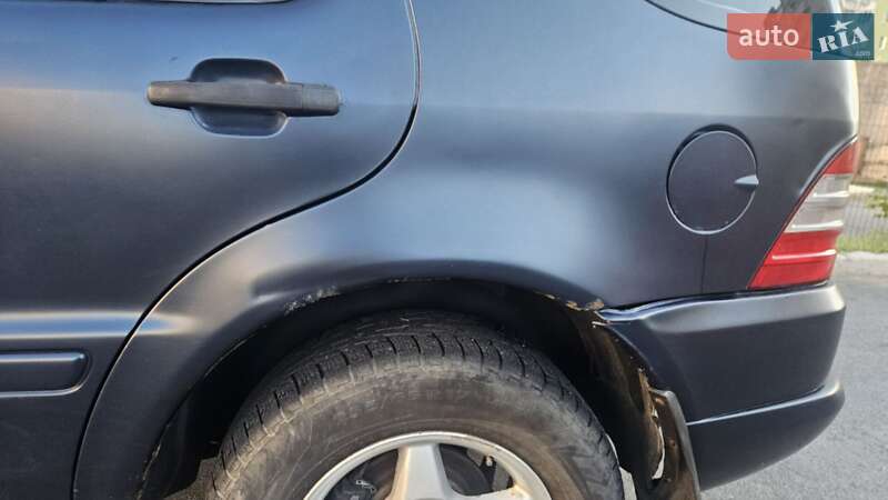 Внедорожник / Кроссовер Mercedes-Benz M-Class 2000 в Киеве