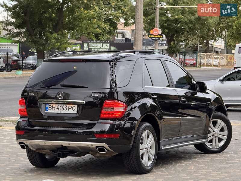 Позашляховик / Кросовер Mercedes-Benz M-Class 2010 в Одесі