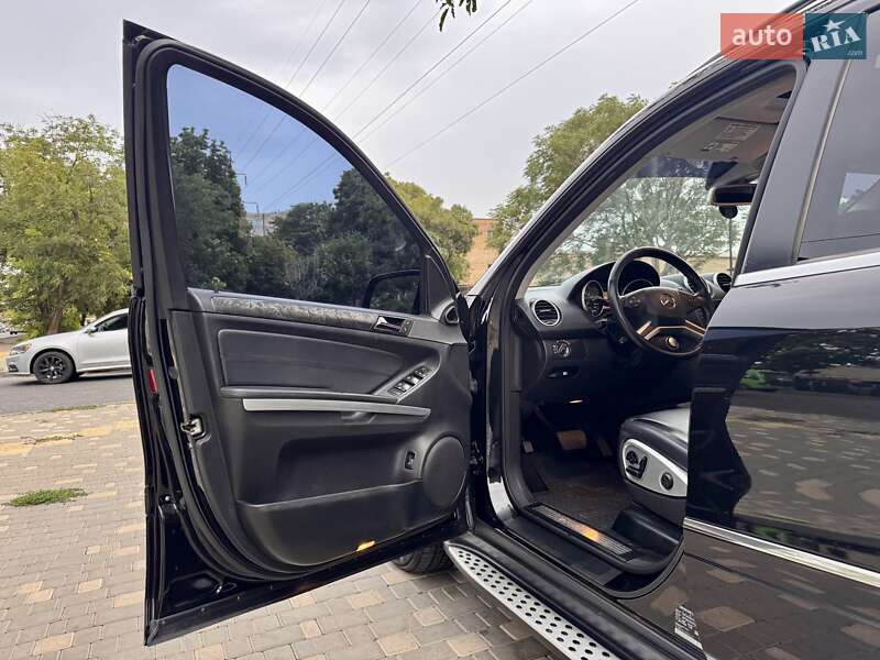 Позашляховик / Кросовер Mercedes-Benz M-Class 2010 в Одесі