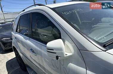 Внедорожник / Кроссовер Mercedes-Benz M-Class 2011 в 