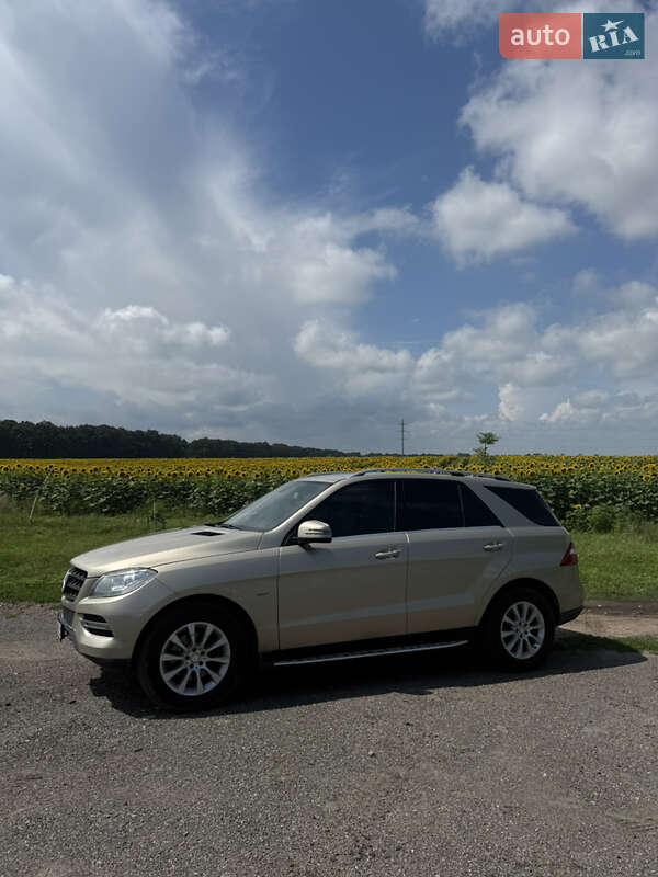 Внедорожник / Кроссовер Mercedes-Benz M-Class 2011 в Конотопе