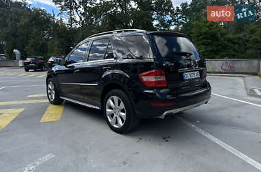Внедорожник / Кроссовер Mercedes-Benz M-Class 2010 в 