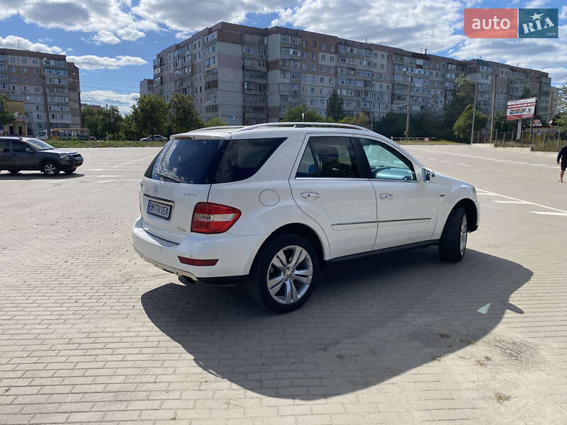 Внедорожник / Кроссовер Mercedes-Benz M-Class 2011 в Сумах