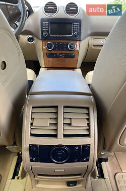 Позашляховик / Кросовер Mercedes-Benz M-Class 2008 в 