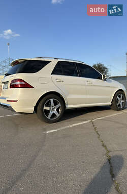 Внедорожник / Кроссовер Mercedes-Benz M-Class 2013 в 