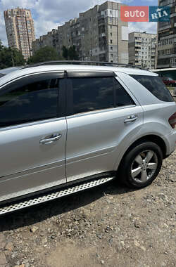 Внедорожник / Кроссовер Mercedes-Benz M-Class 2010 в 