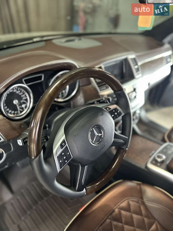 Внедорожник / Кроссовер Mercedes-Benz M-Class 2014 в Черновцах