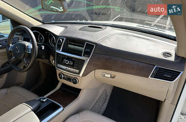 Внедорожник / Кроссовер Mercedes-Benz M-Class 2015 в 