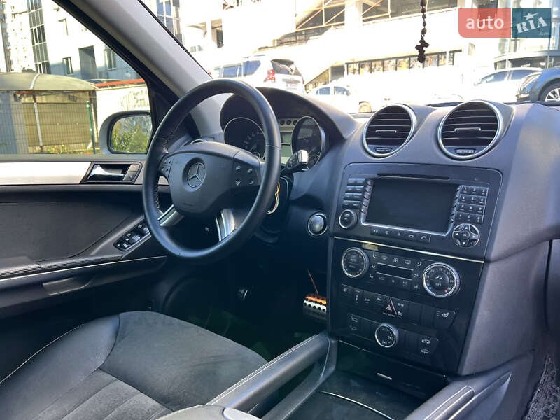 Внедорожник / Кроссовер Mercedes-Benz M-Class 2006 в Киеве