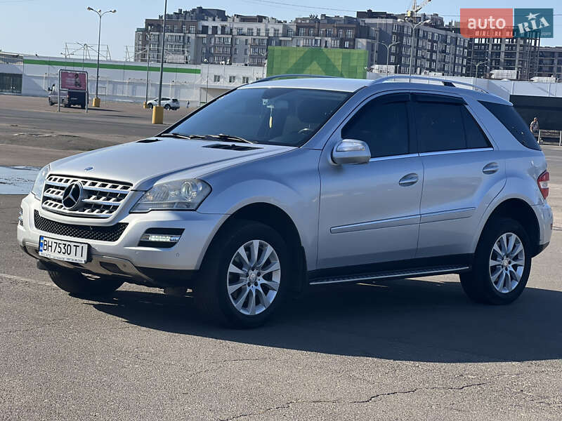 Внедорожник / Кроссовер Mercedes-Benz M-Class 2009 в Одессе