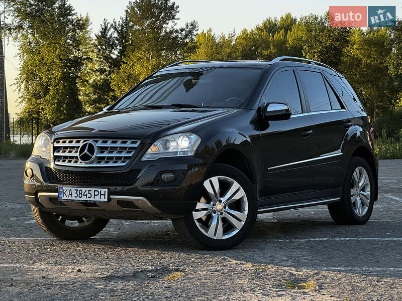 Внедорожник / Кроссовер Mercedes-Benz M-Class 2010 в 
