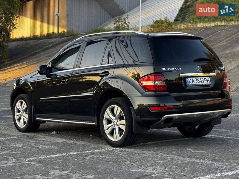 Внедорожник / Кроссовер Mercedes-Benz M-Class 2010 в Киеве