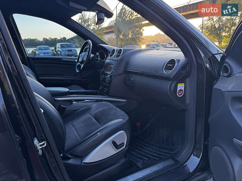 Внедорожник / Кроссовер Mercedes-Benz M-Class 2010 в Киеве