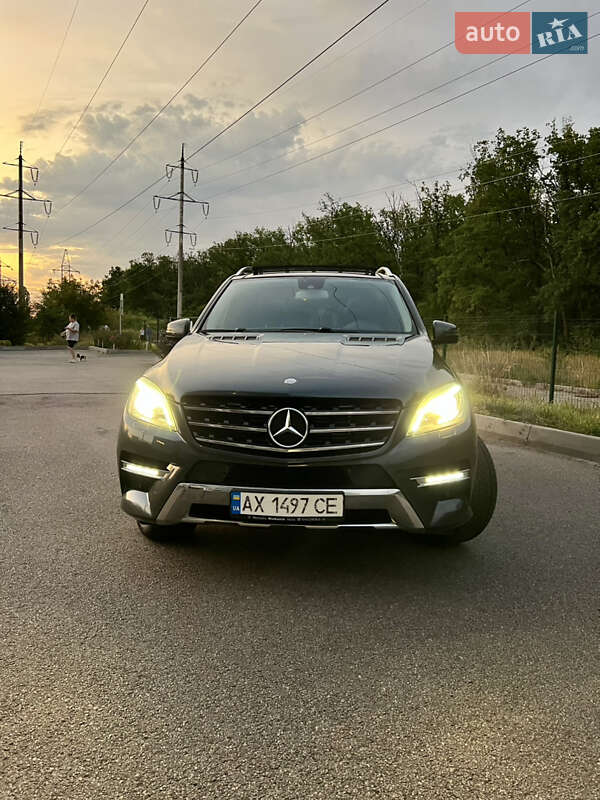 Позашляховик / Кросовер Mercedes-Benz M-Class 2013 в Харкові