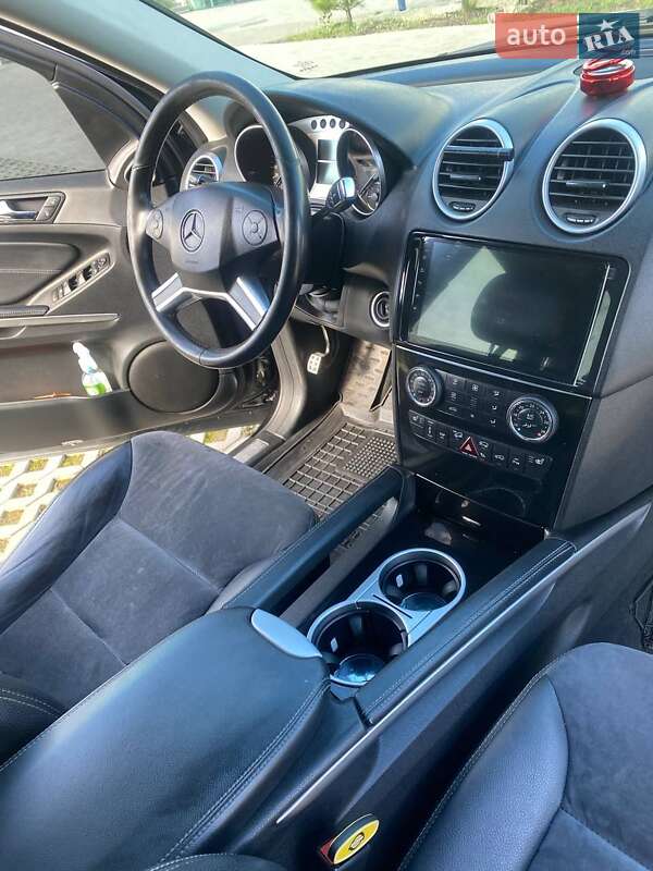 Позашляховик / Кросовер Mercedes-Benz M-Class 2010 в Хмельницькому