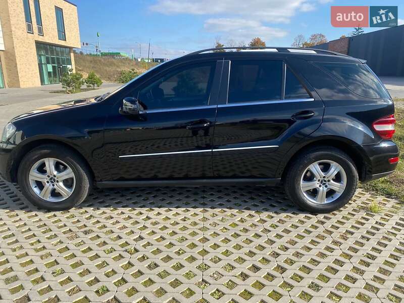 Позашляховик / Кросовер Mercedes-Benz M-Class 2010 в Хмельницькому