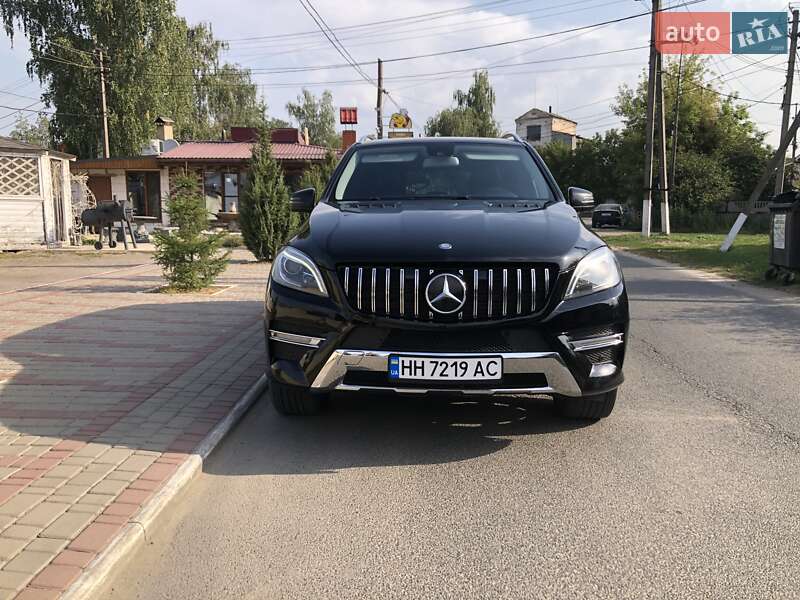 Внедорожник / Кроссовер Mercedes-Benz M-Class 2014 в 
