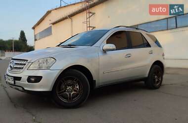 Внедорожник / Кроссовер Mercedes-Benz M-Class 2005 в 