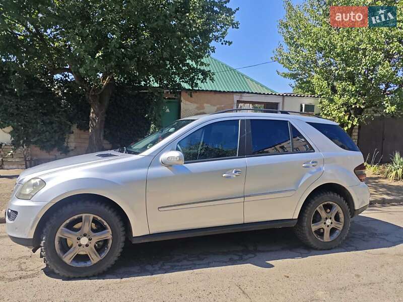 Внедорожник / Кроссовер Mercedes-Benz M-Class 2006 в Николаеве