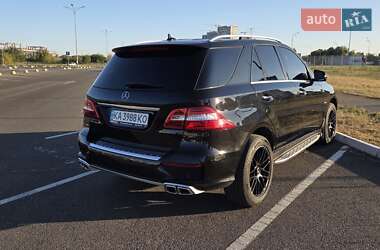 Позашляховик / Кросовер Mercedes-Benz M-Class 2011 в 