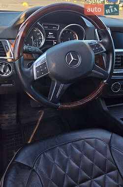 Позашляховик / Кросовер Mercedes-Benz M-Class 2011 в 