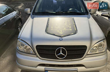 Внедорожник / Кроссовер Mercedes-Benz M-Class 2000 в 