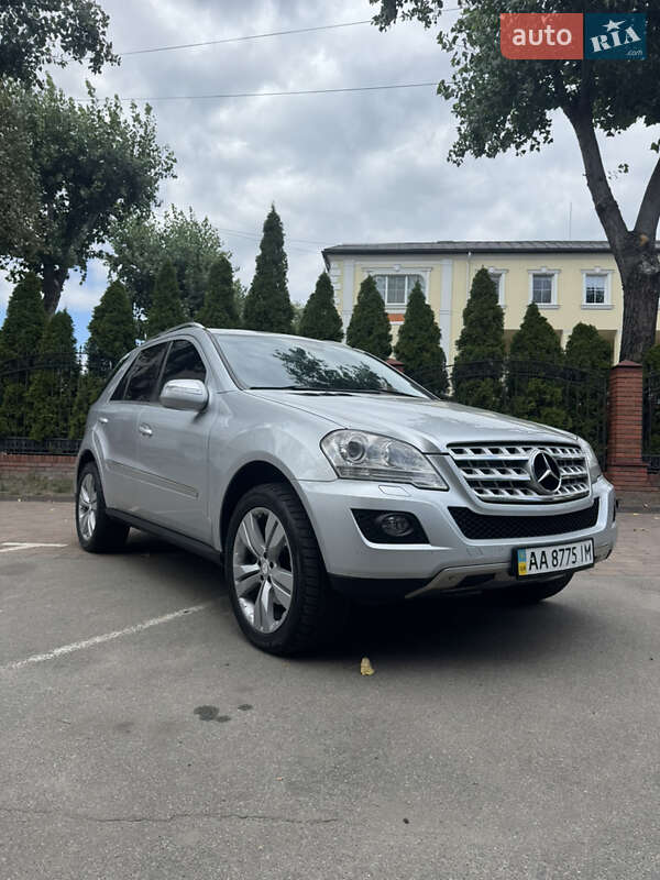 Mercedes-Benz M-Class 2010