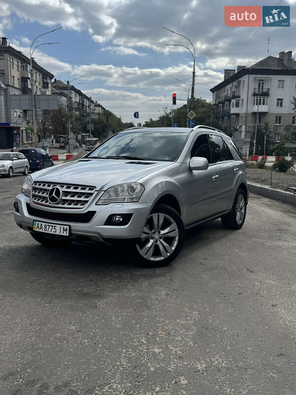 Внедорожник / Кроссовер Mercedes-Benz M-Class 2010 в Киеве фото 5 Внедорожник / Кроссовер Mercedes-Benz M-Class 2010 в Киеве