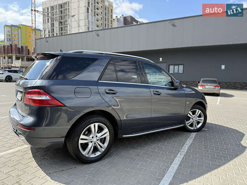 Внедорожник / Кроссовер Mercedes-Benz M-Class 2012 в Киеве