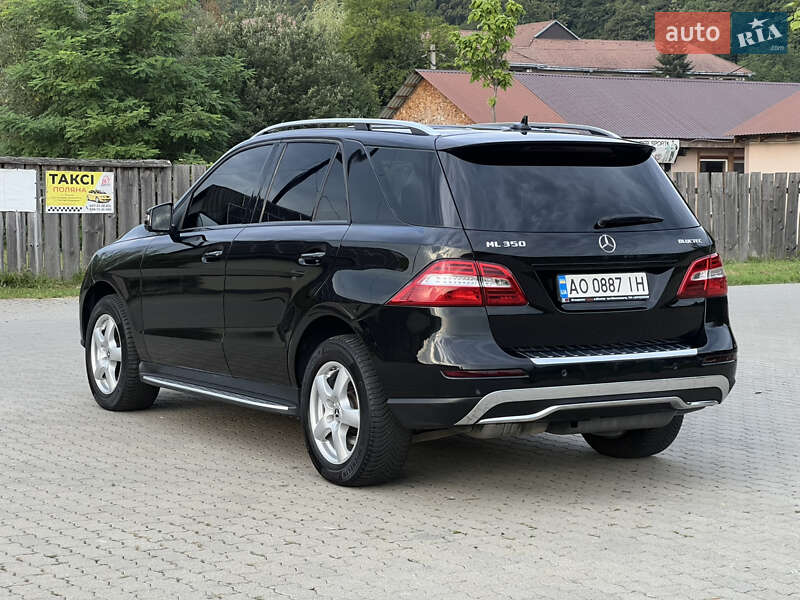 Внедорожник / Кроссовер Mercedes-Benz M-Class 2012 в Сваляве