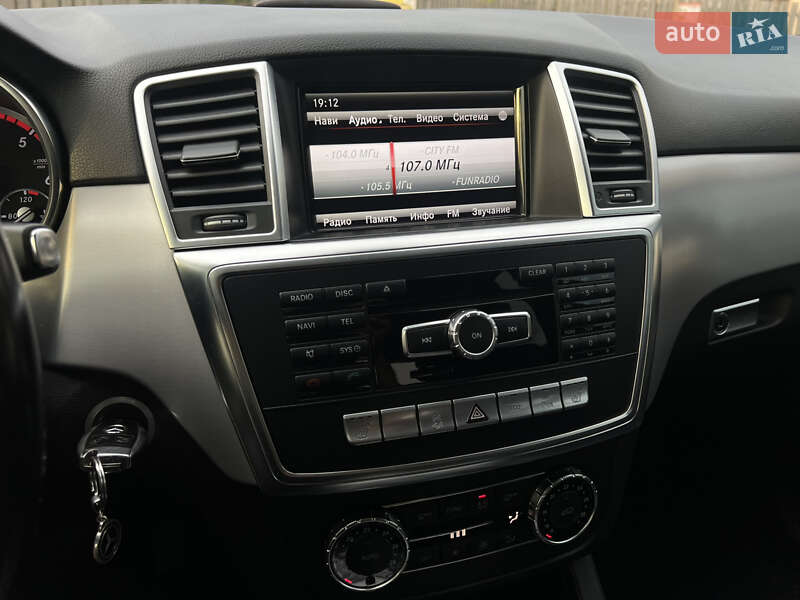 Внедорожник / Кроссовер Mercedes-Benz M-Class 2012 в Сваляве