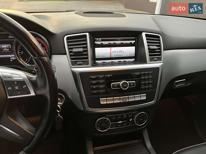Внедорожник / Кроссовер Mercedes-Benz M-Class 2012 в Сваляве