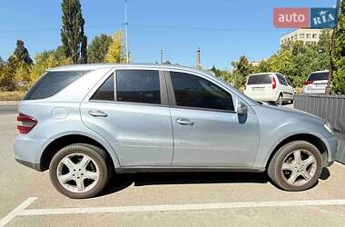 Позашляховик / Кросовер Mercedes-Benz M-Class 2006 в 
