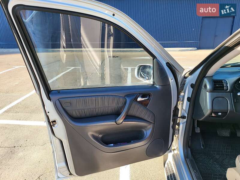 Позашляховик / Кросовер Mercedes-Benz M-Class 2004 в Києві