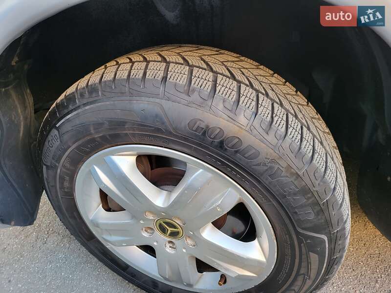 Позашляховик / Кросовер Mercedes-Benz M-Class 2004 в Києві