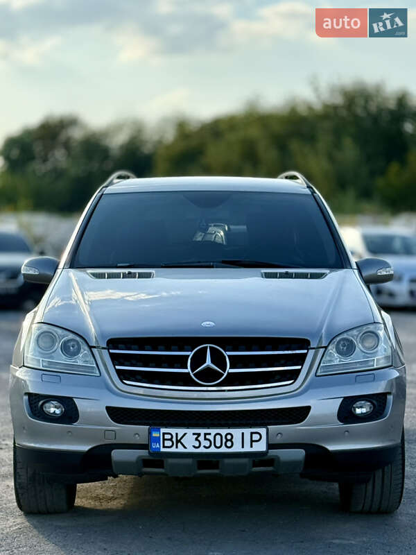 Внедорожник / Кроссовер Mercedes-Benz M-Class 2005 в Ровно