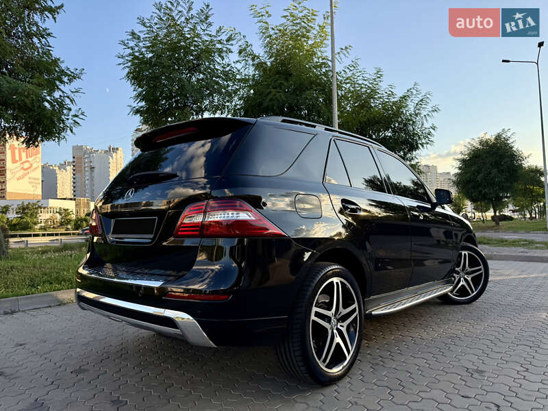 Внедорожник / Кроссовер Mercedes-Benz M-Class 2014 в Киеве