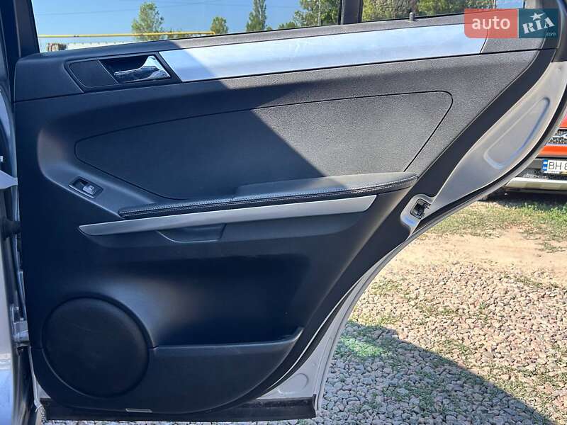 Позашляховик / Кросовер Mercedes-Benz M-Class 2006 в Одесі фото 23 Позашляховик / Кросовер Mercedes-Benz M-Class 2006 в Одесі