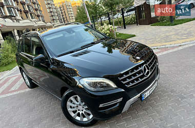 Позашляховик / Кросовер Mercedes-Benz M-Class 2013 в 