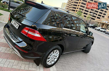 Позашляховик / Кросовер Mercedes-Benz M-Class 2013 в 