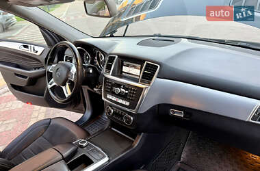 Позашляховик / Кросовер Mercedes-Benz M-Class 2013 в 