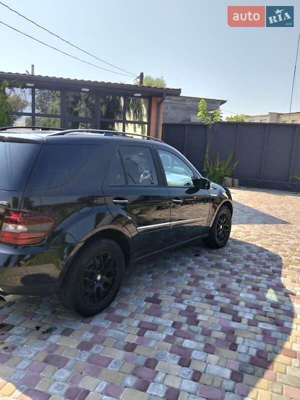 Внедорожник / Кроссовер Mercedes-Benz M-Class 2006 в Костополе