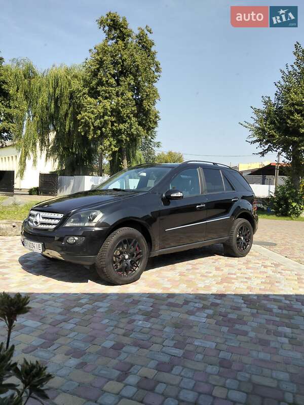Внедорожник / Кроссовер Mercedes-Benz M-Class 2006 в Костополе