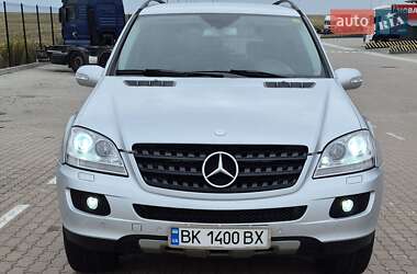 Внедорожник / Кроссовер Mercedes-Benz M-Class 2006 в 