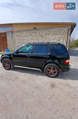 Внедорожник / Кроссовер Mercedes-Benz M-Class 2000 в 