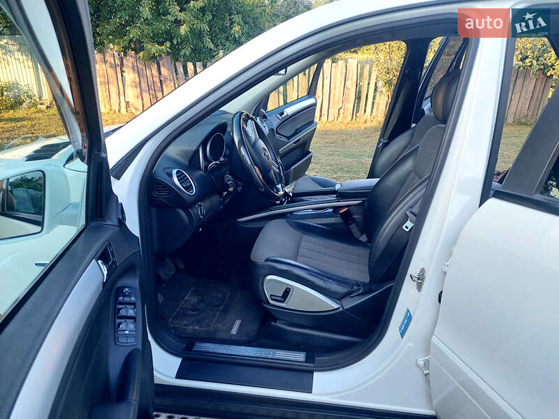 Внедорожник / Кроссовер Mercedes-Benz M-Class 2010 в Киеве